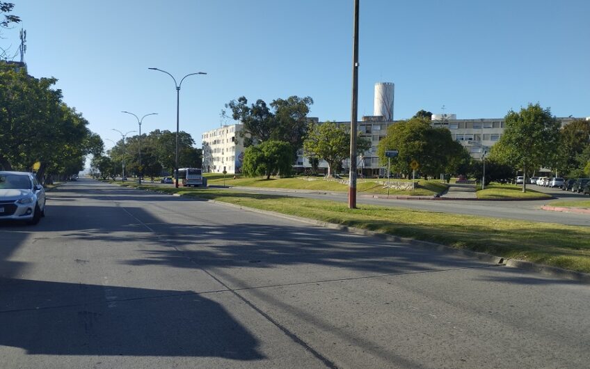 SOBRE AV. BVAR BATLLE Y ORDOÑEZ, PROX A AV RIVERA Y A LA RAMBLA