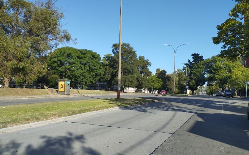 SOBRE AV. BVAR BATLLE Y ORDOÑEZ, PROX A AV RIVERA Y A LA RAMBLA