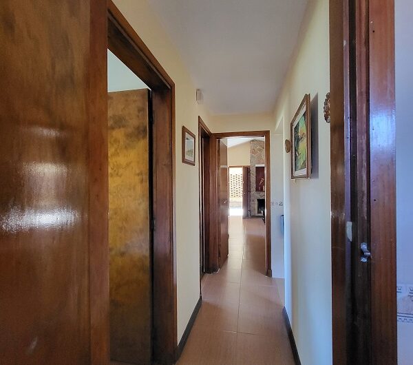 CHALET MUY BIEN UBICADO, EN IMPECABLE ESTADO