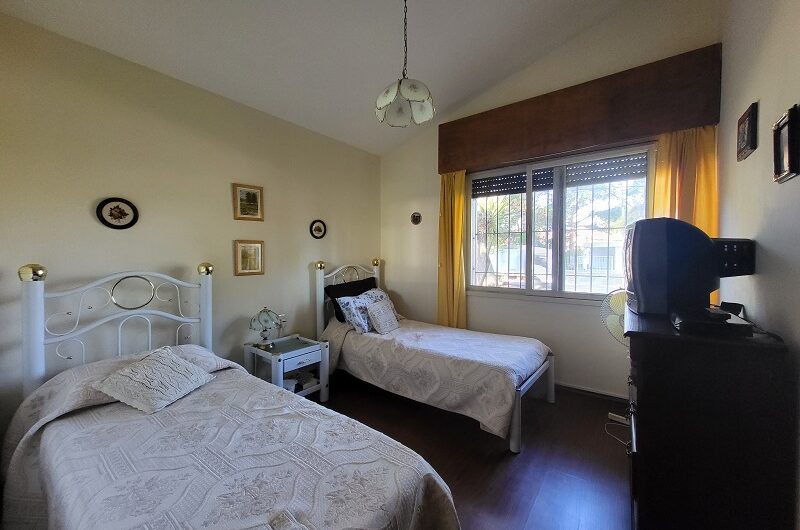 CHALET MUY BIEN UBICADO, EN IMPECABLE ESTADO