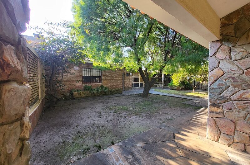 CHALET MUY BIEN UBICADO, EN IMPECABLE ESTADO