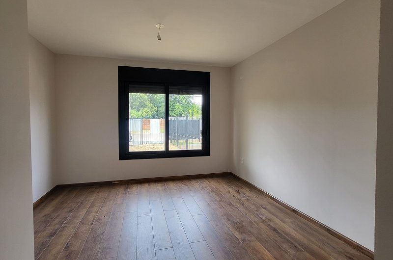 EN INMEJORABLE UBICACION, CASA CON JARDIN Y FONDO