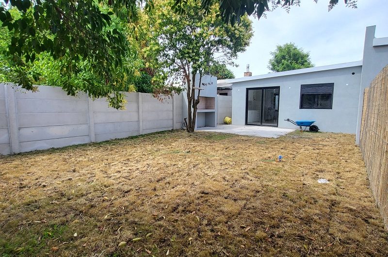 EN INMEJORABLE UBICACION, CASA CON JARDIN Y FONDO