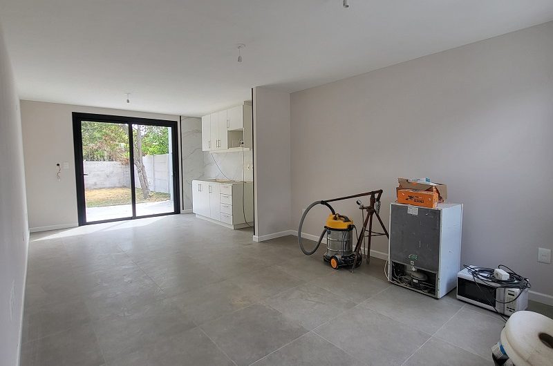 EN INMEJORABLE UBICACION, CASA CON JARDIN Y FONDO