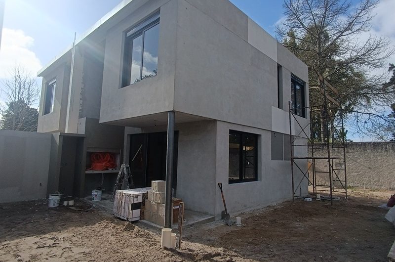 ESTRENE HERMOSAS CASAS , PROXIMO A LA PLAYA